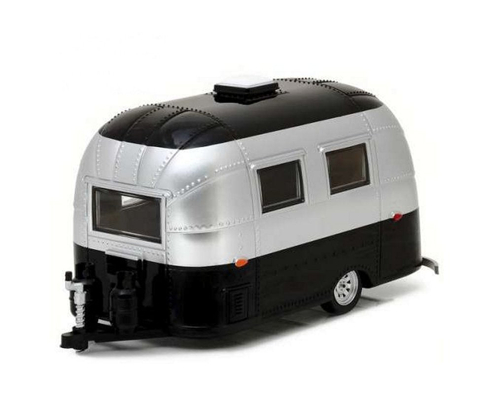 Airstream Bambi Sport 16 Foot in Silver and Black