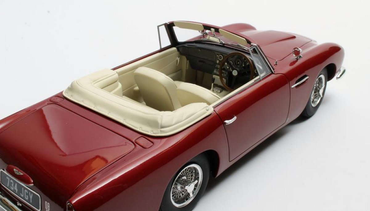 Aston Martin DB5 DHC (1964) in Red