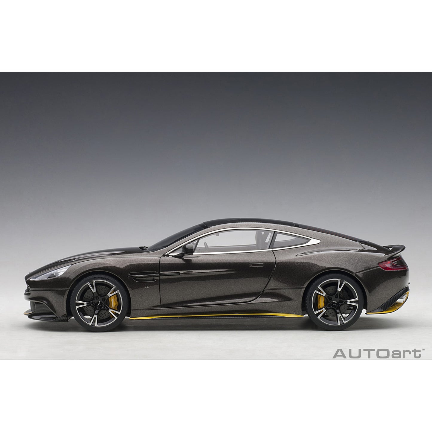 Aston Martin Vanquish S (2017) in Kopi Bronze