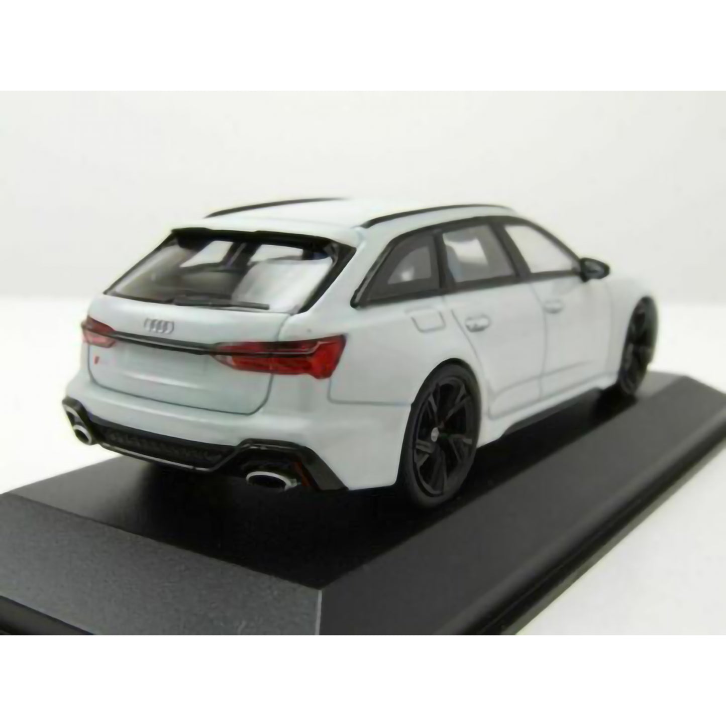 Audi RS 6 Avant (2019) in Metallic White