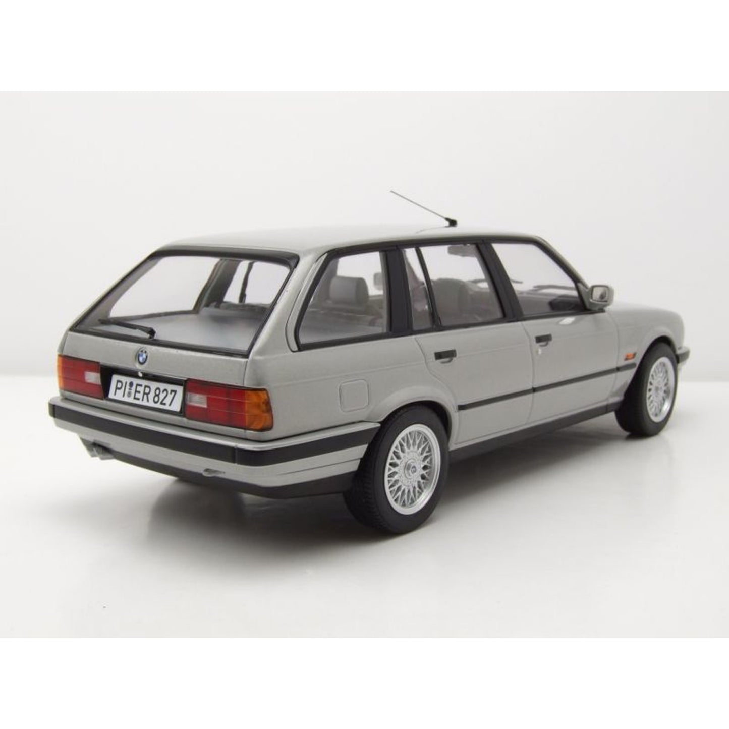 BMW 325i (Touring 1991) in Silver