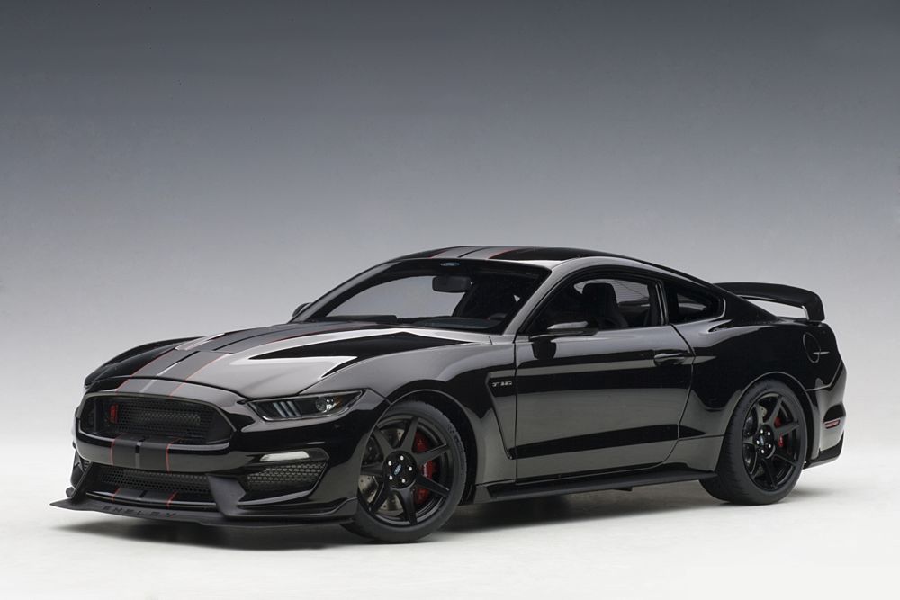 Ford Mustang Shelby GT350R in Shadow Black