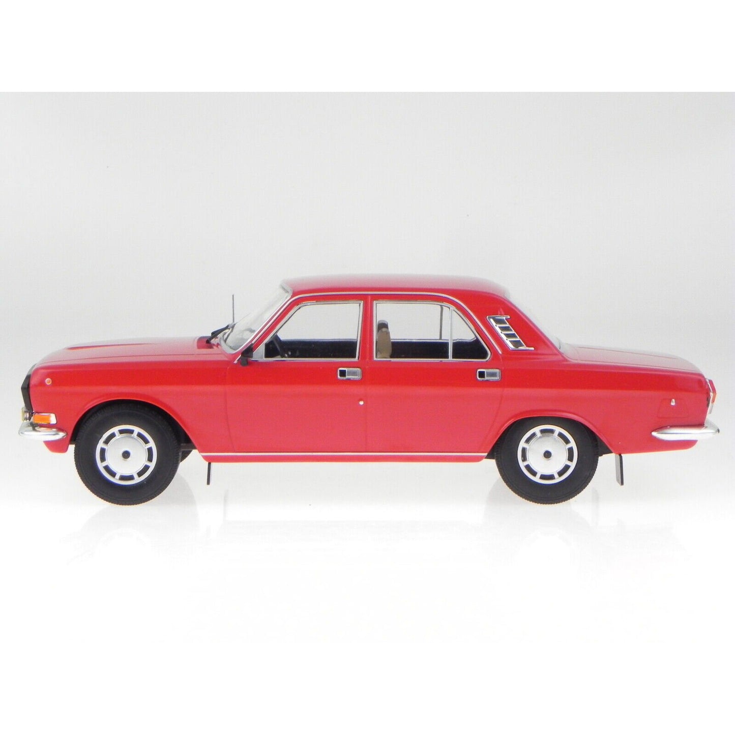 GAZ Volga M24-10 (1985) in Red