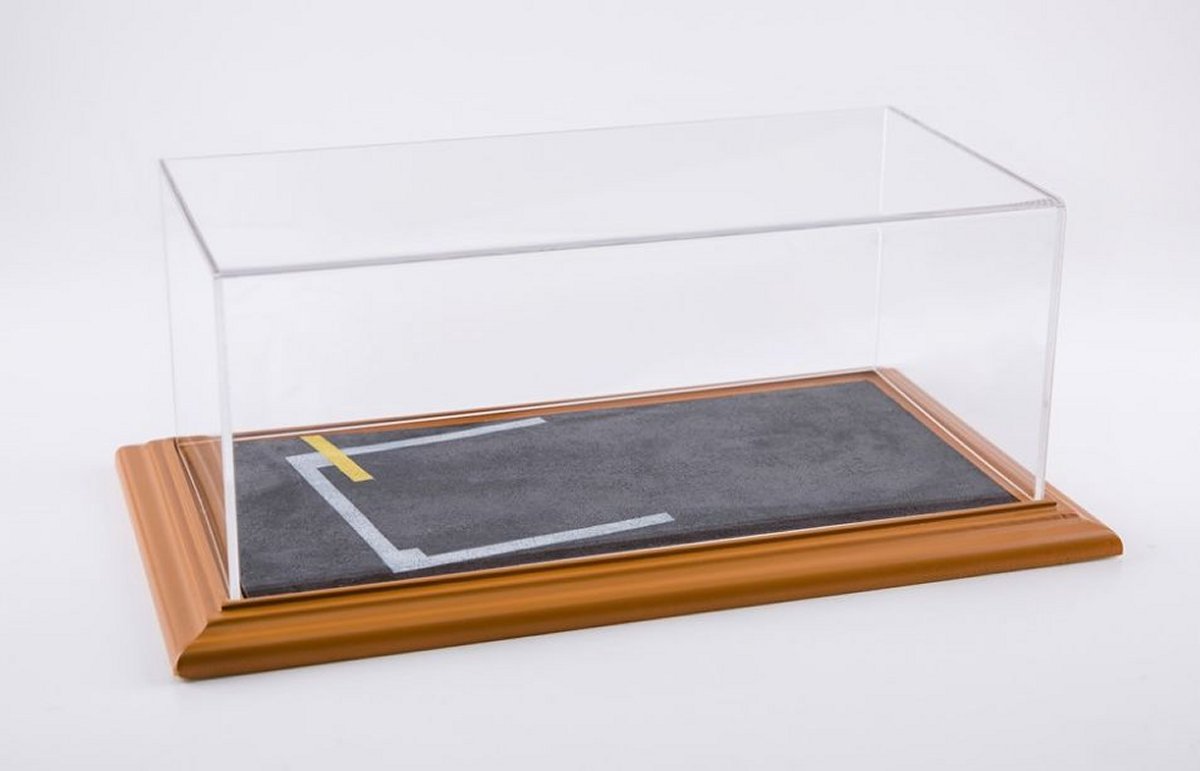 Hand Made Acrylic Display Case (Starting Grid Diorama) in Brown