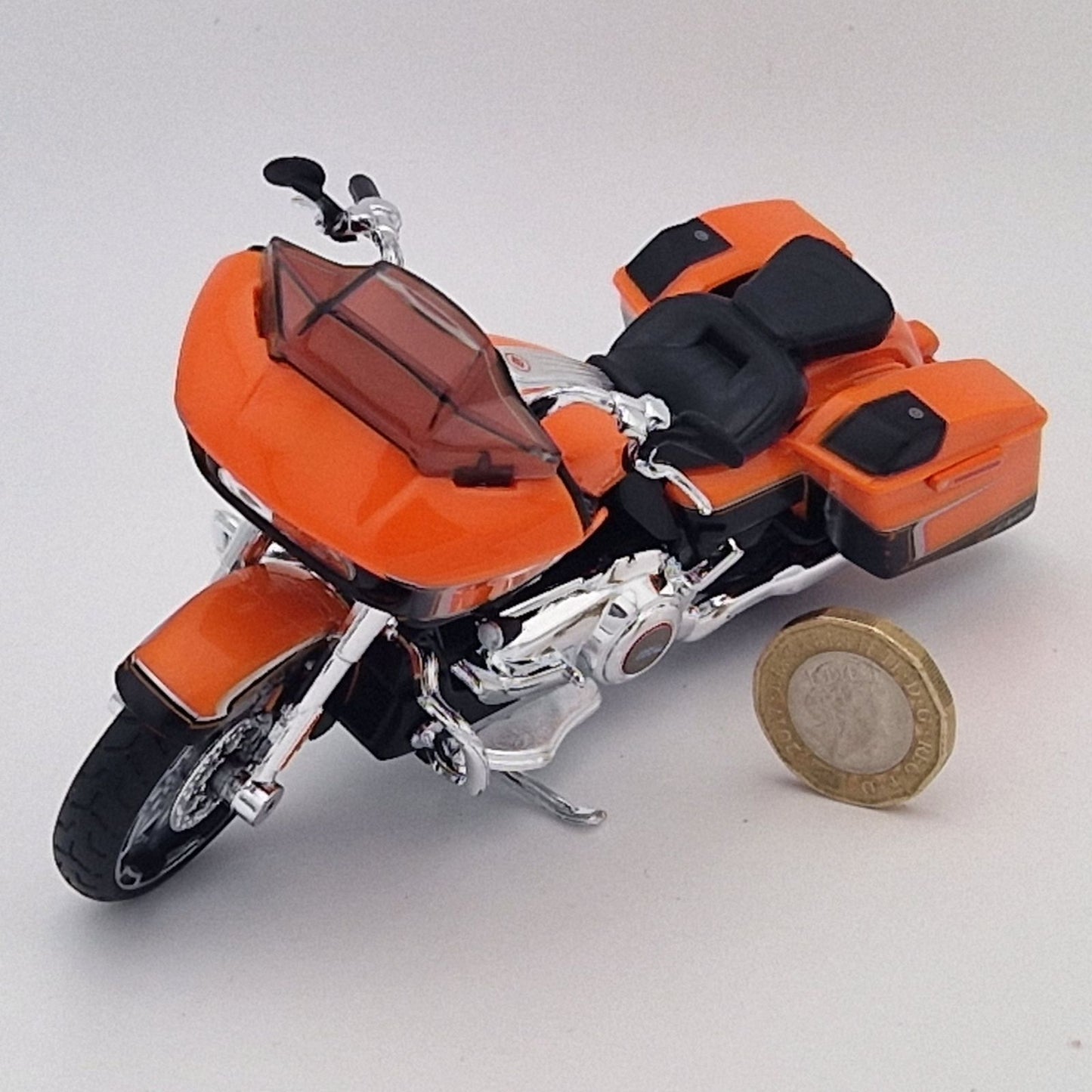 Harley Davidson CVO Road Glide (2022) in Orange