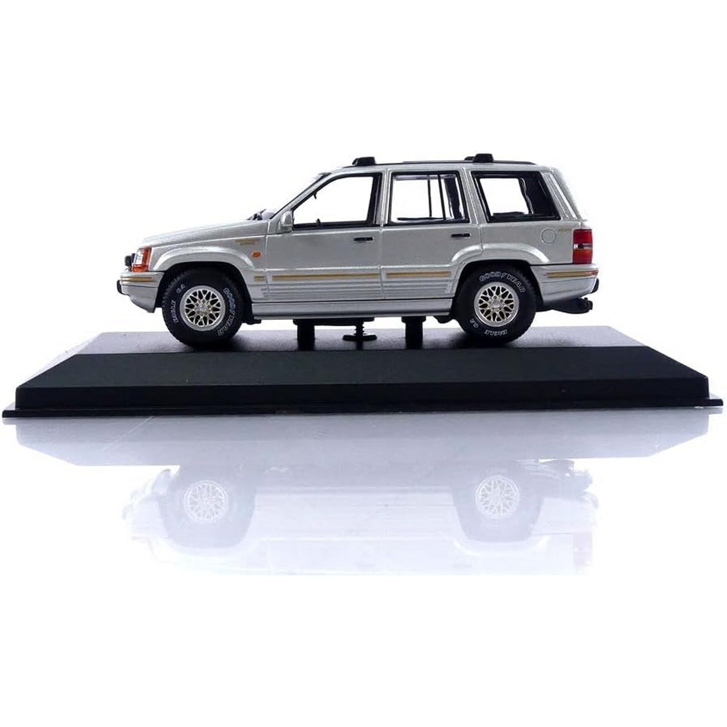 Jeep Grand Cherokee (1995) in Silver