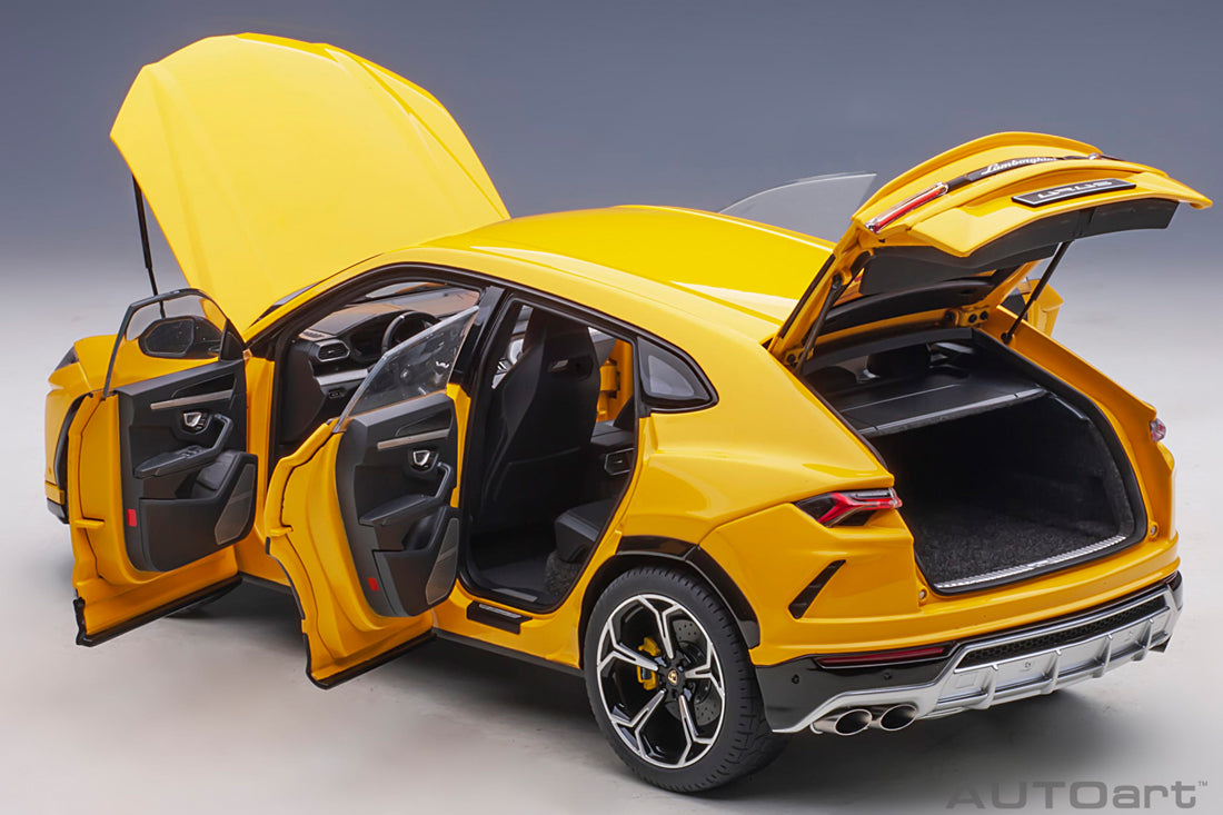Lamborghini Urus (2018) in Yellow