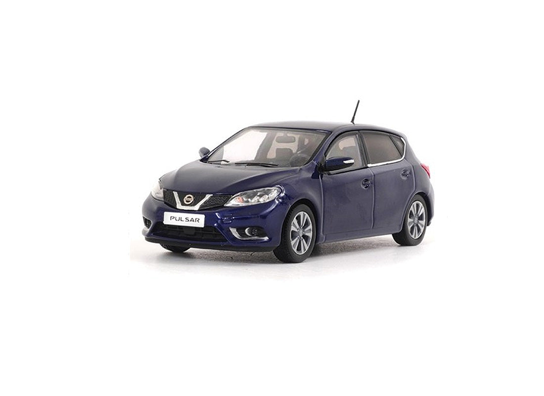 Nissan Pulsar (2015) in Metallic Blue