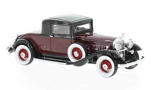 Packard 902 Standard Eight Coupe (1932) in Dark Red, Black