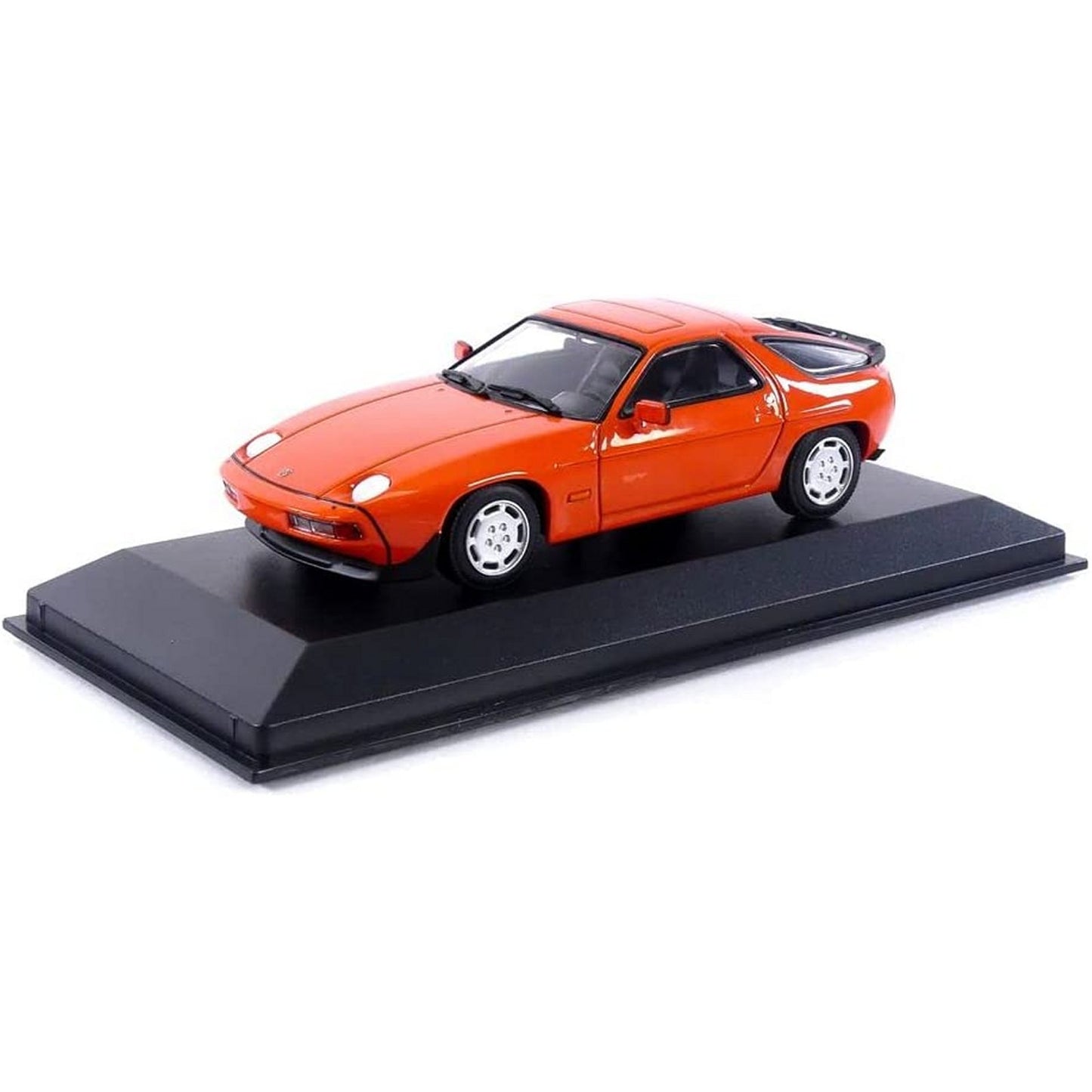 Porsche 928 (1979) in Orange