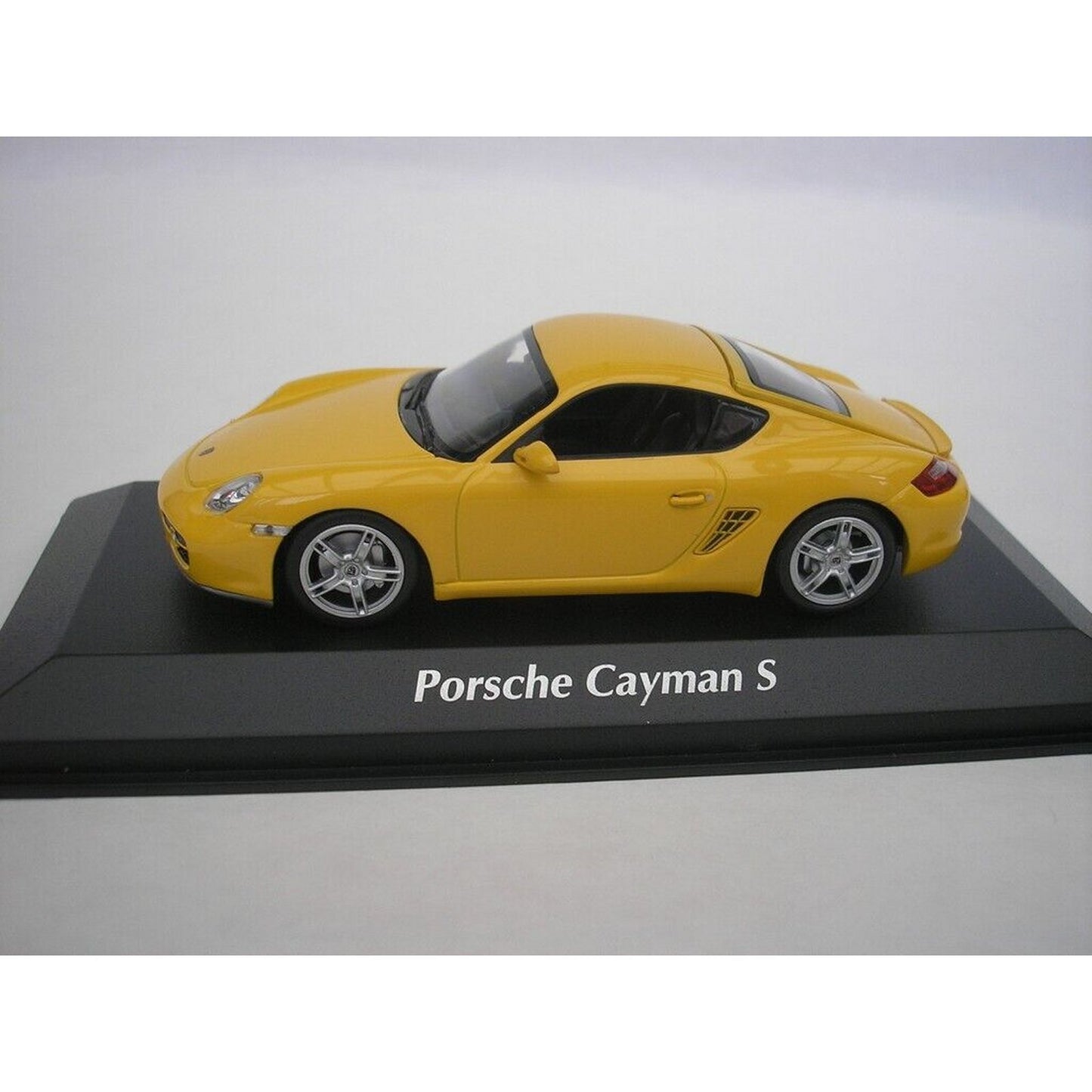 Porsche Cayman S (2005) in Yellow