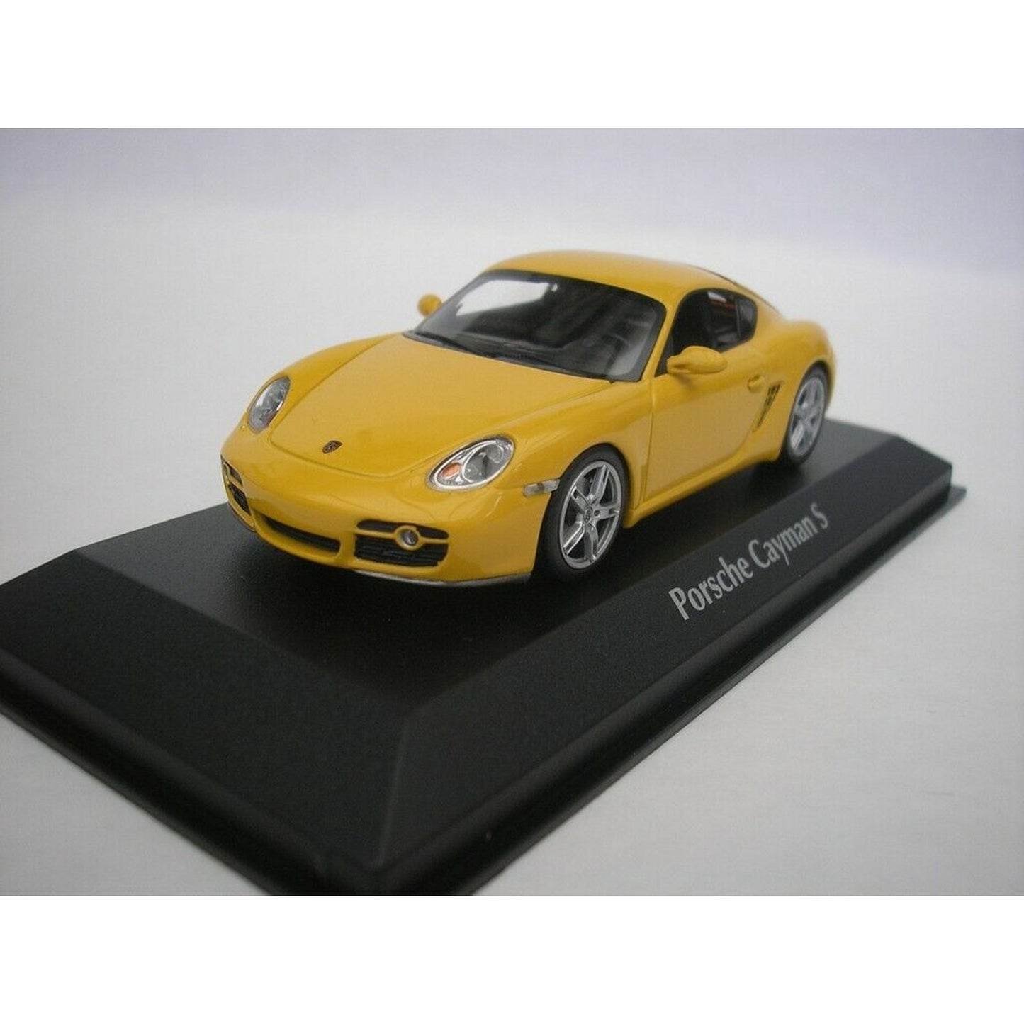 Porsche Cayman S (2005) in Yellow
