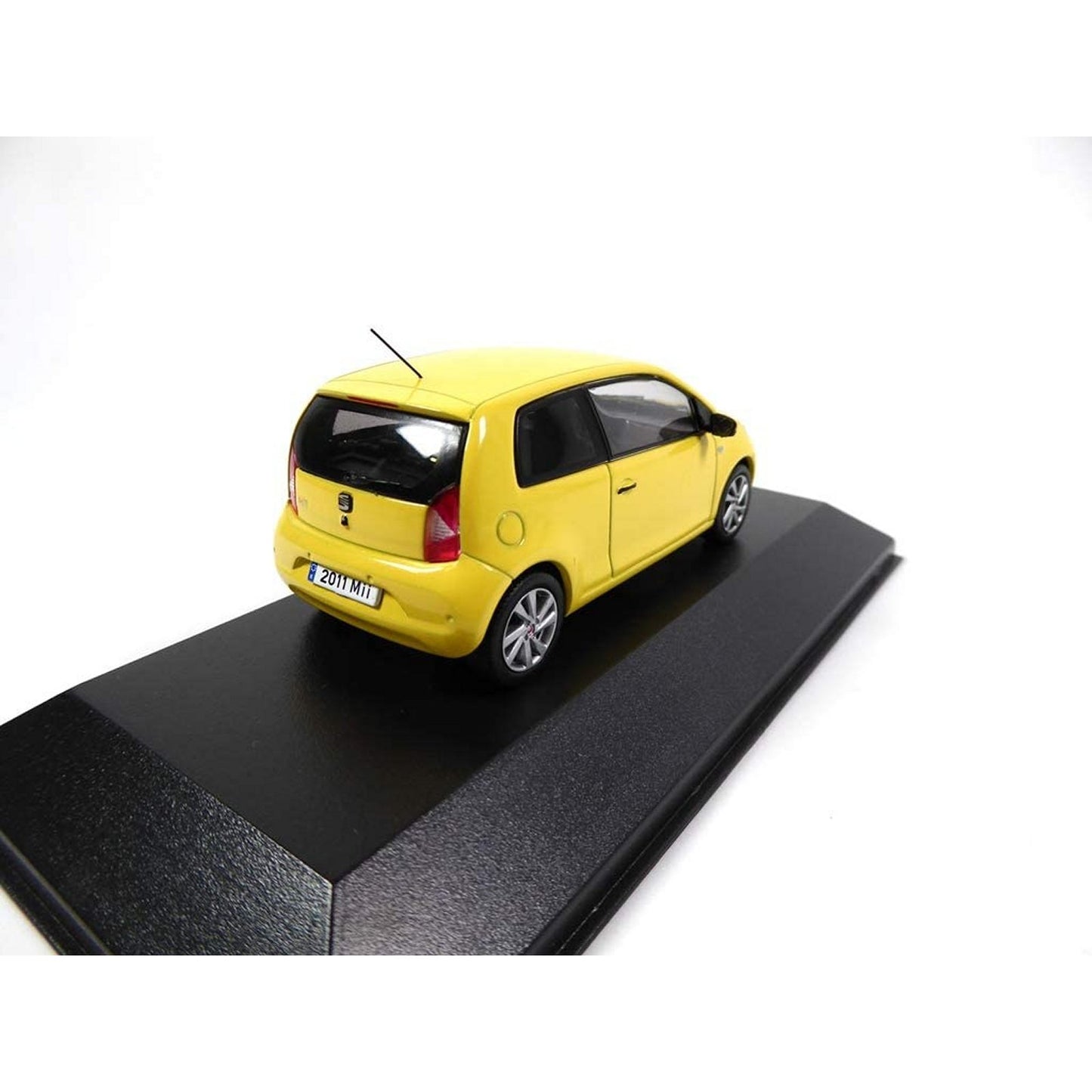 Seat Mii (Seat Dealer Packaging) in Yellow