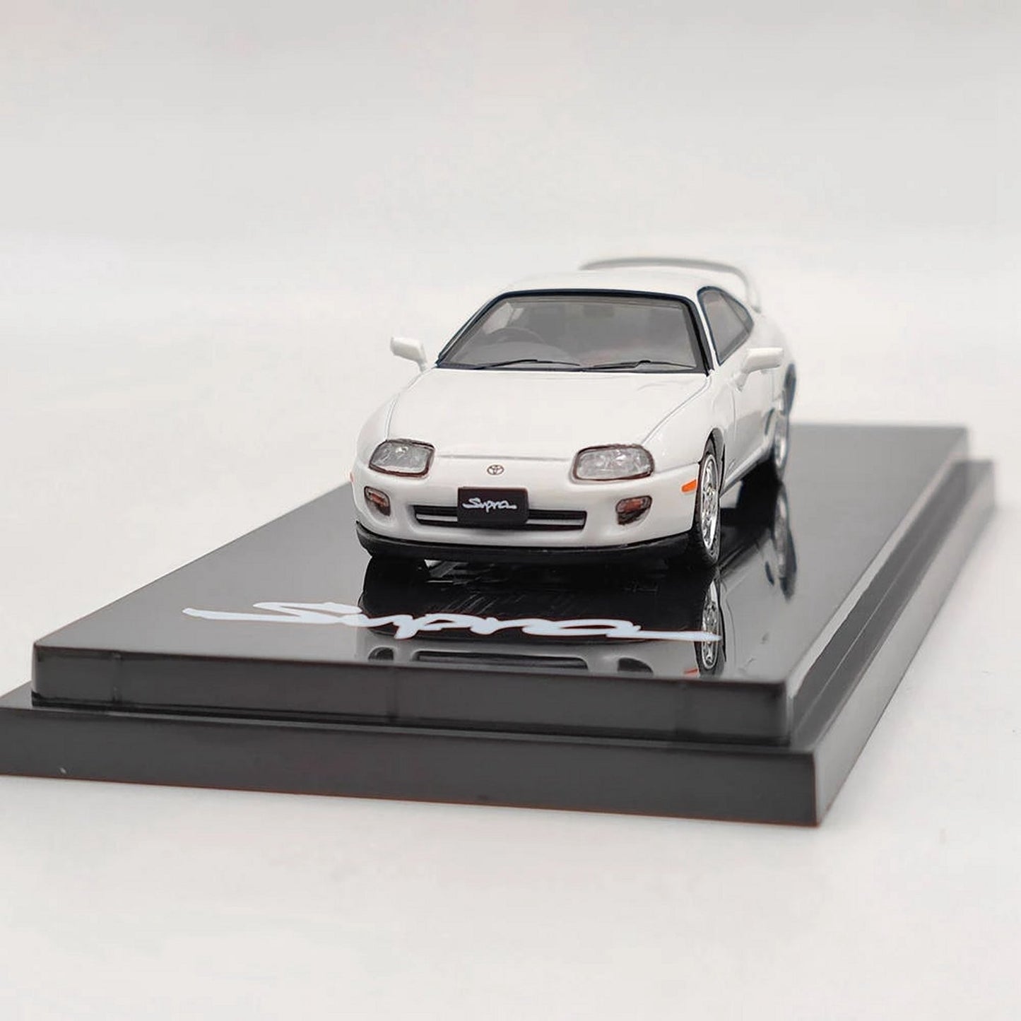 Toyota Supra RZ (A80 With Engine Display Model) in Super White II