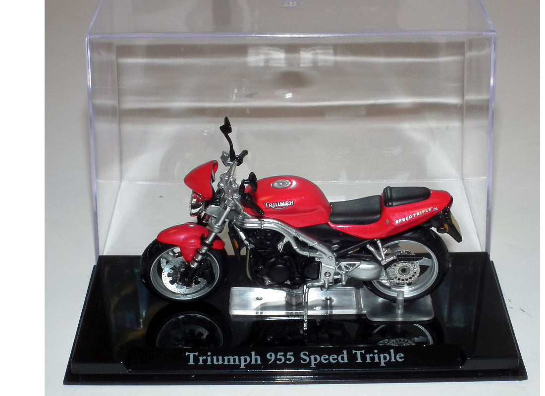 Triumph 955 Speed Triple in Red