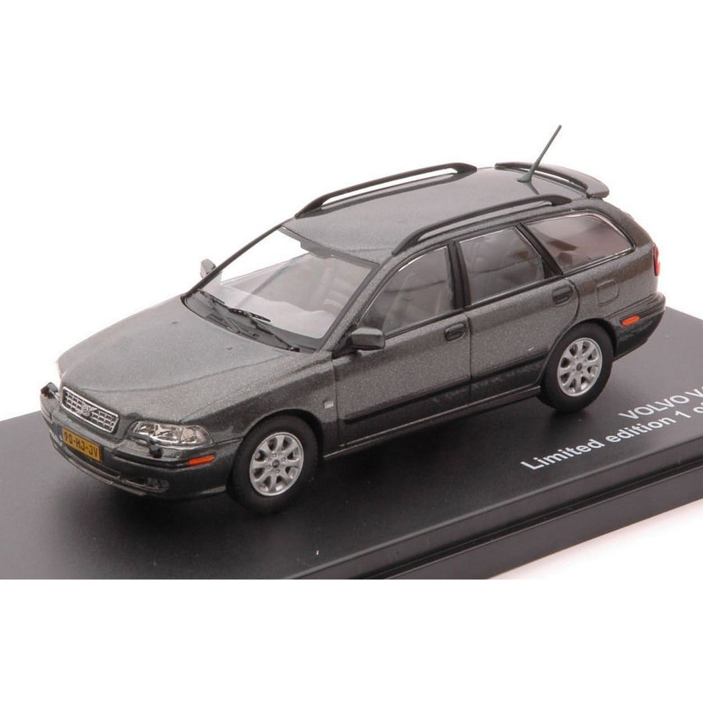 Volvo V40 (2001) in Dark Grey