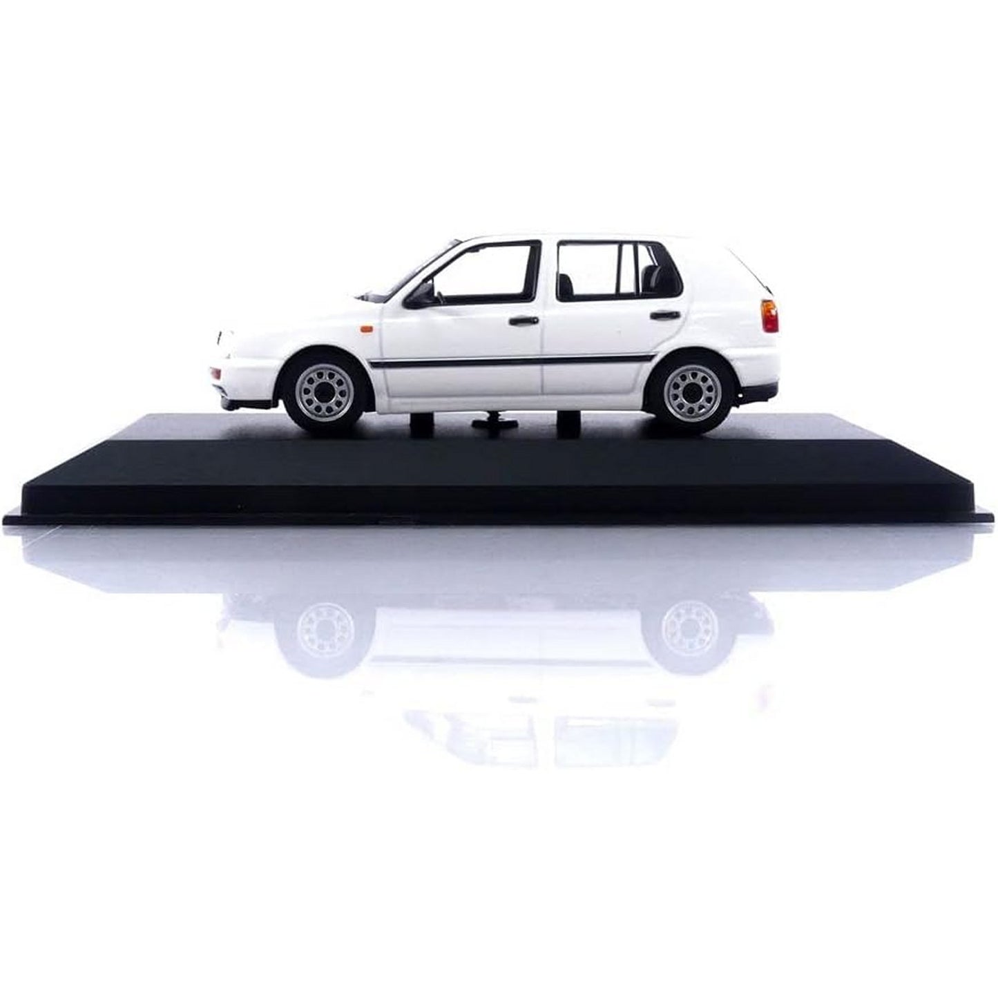VW Golf III (1997) in White