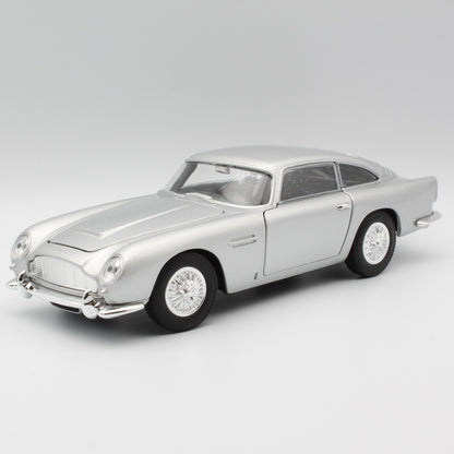 Aston Martin DB5 (1964) in Silver