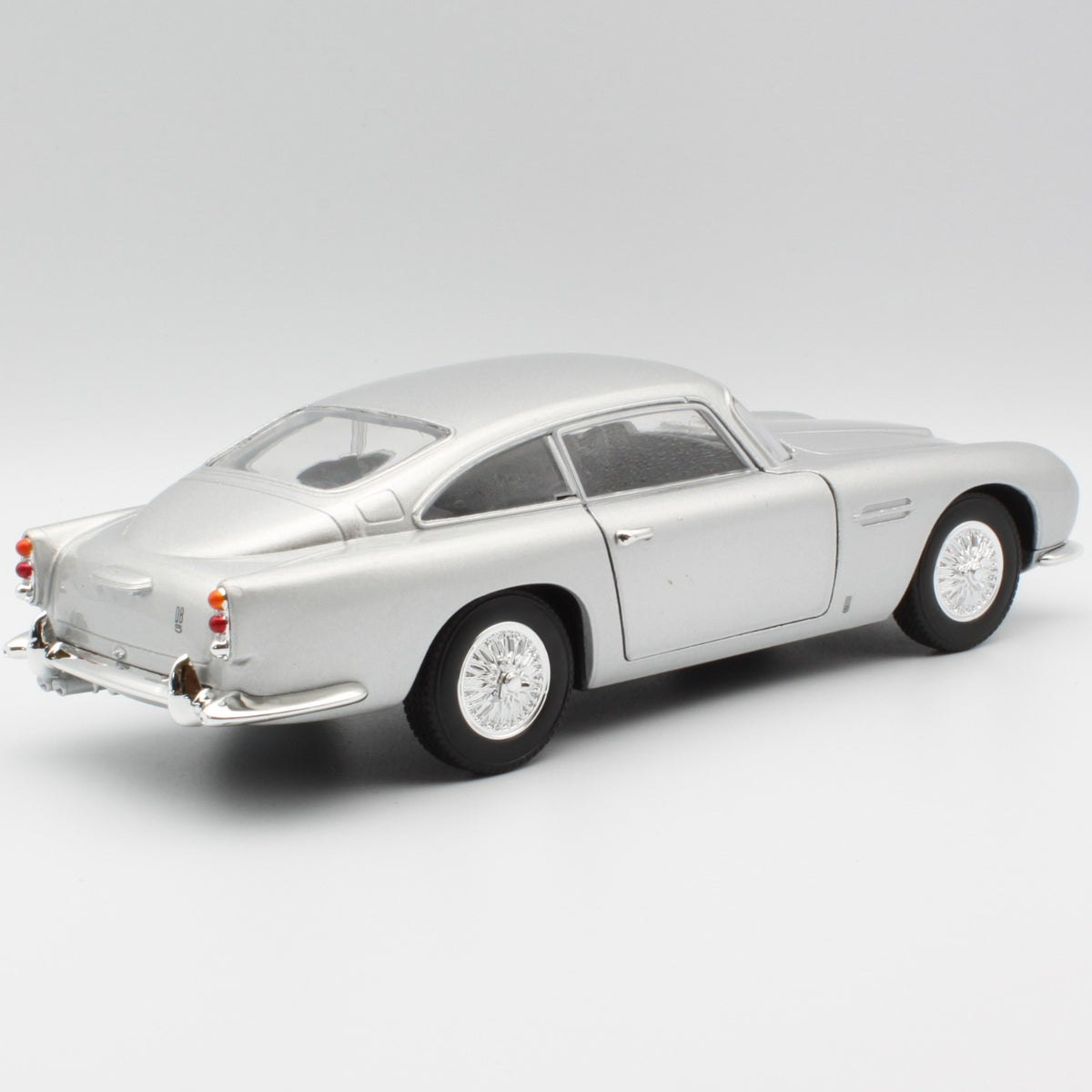 Aston Martin DB5 (1964) in Silver