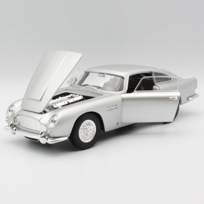 Aston Martin DB5 (1964) in Silver