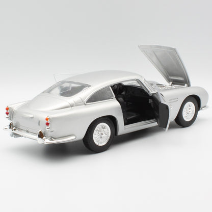 Aston Martin DB5 (1964) in Silver
