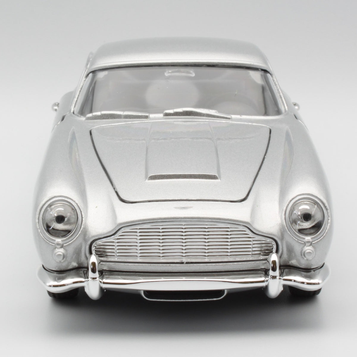 Aston Martin DB5 (1964) in Silver