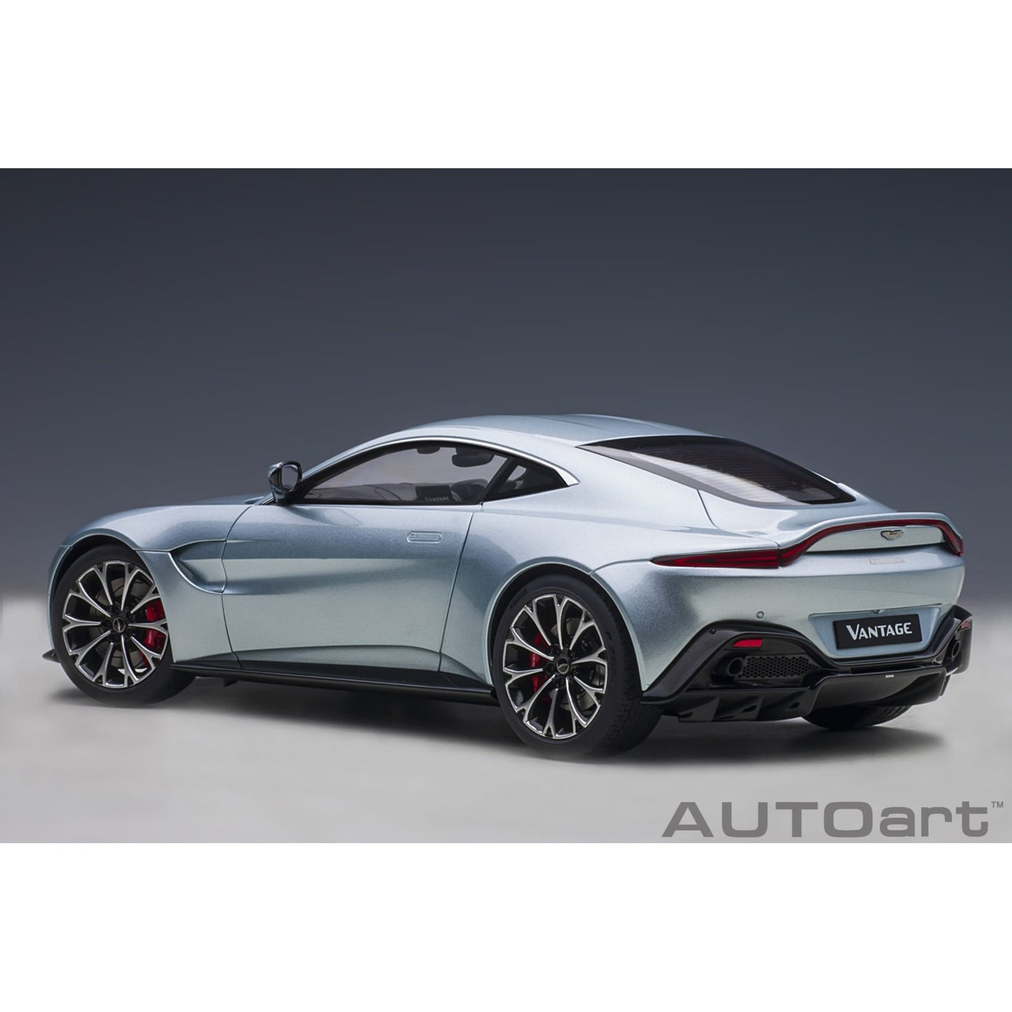 Aston Martin Vantage (2019) in Magnetic Silver