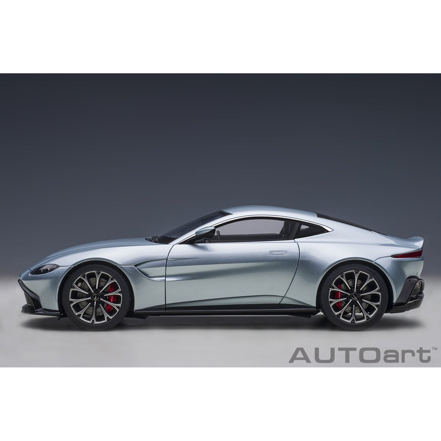 Aston Martin Vantage (2019) in Magnetic Silver
