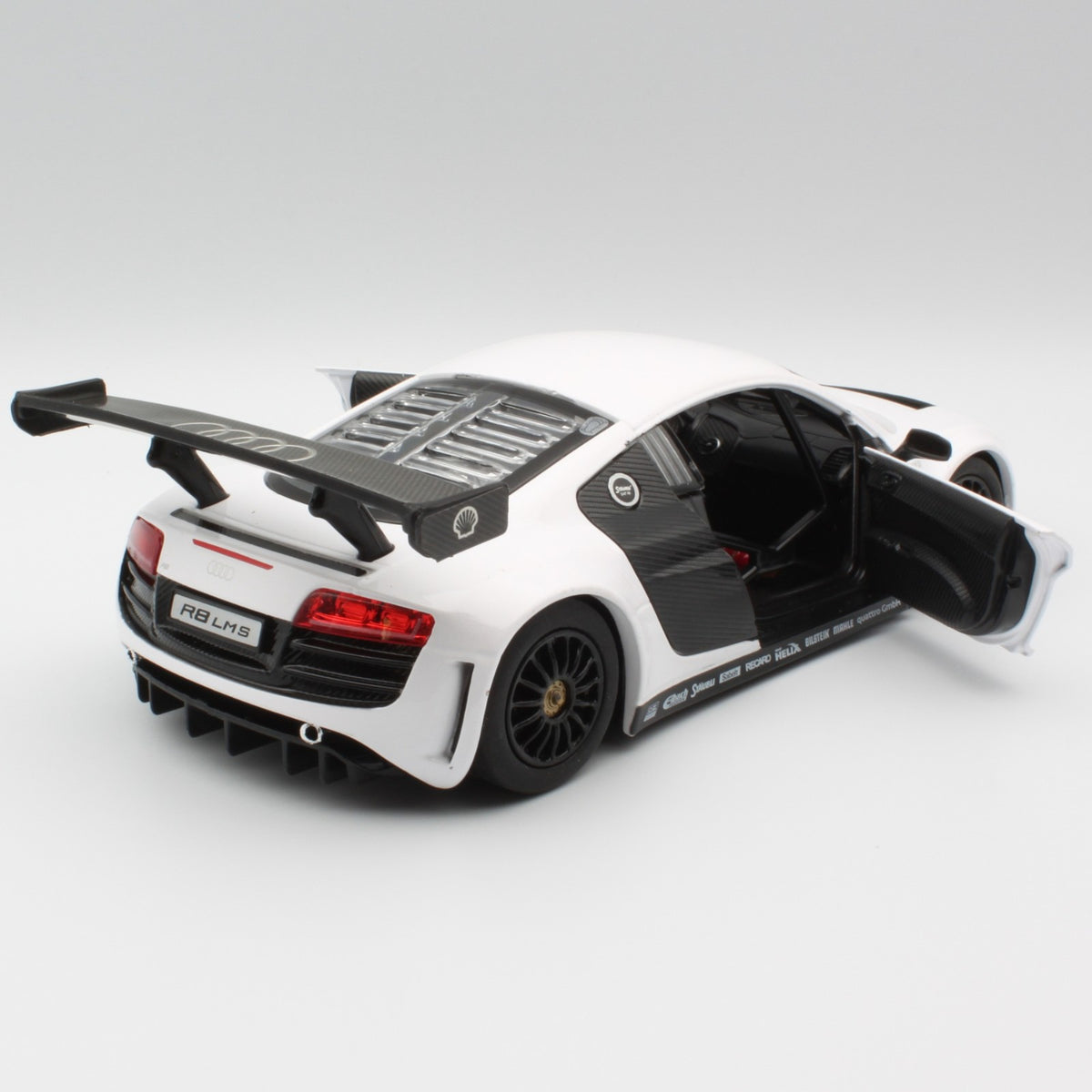 Audi R8 (LMS) in white