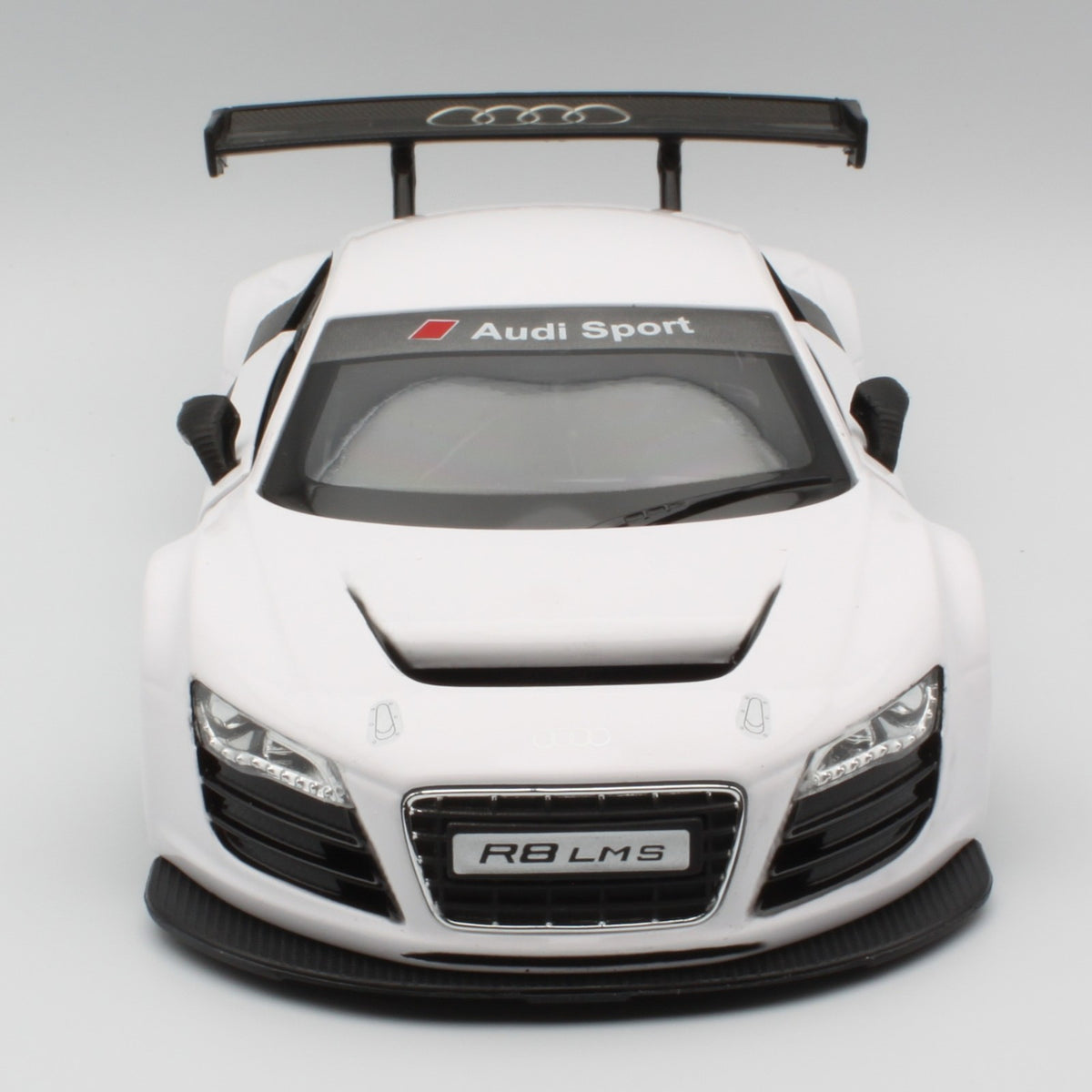 Audi R8 (LMS) in white