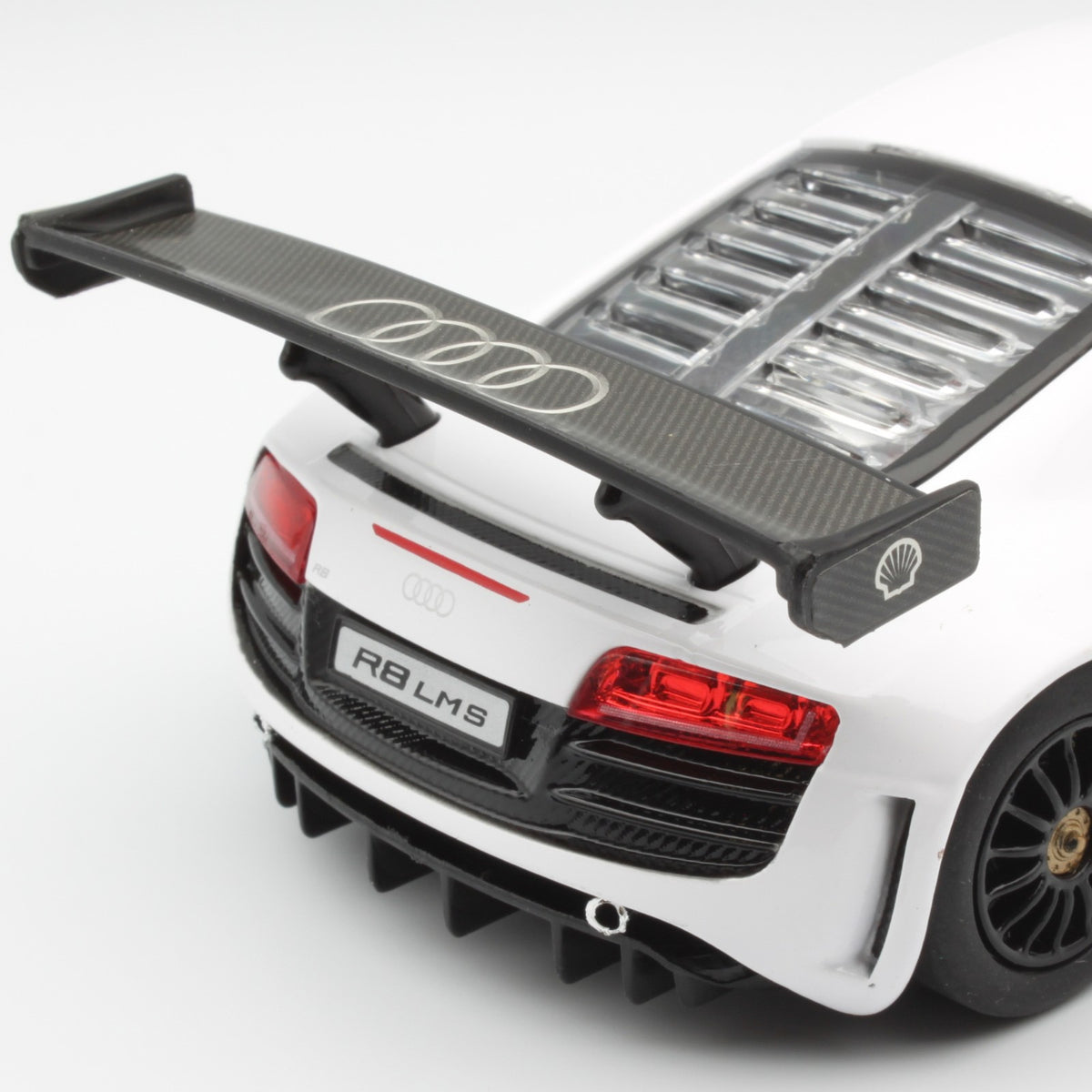 Audi R8 (LMS) in white