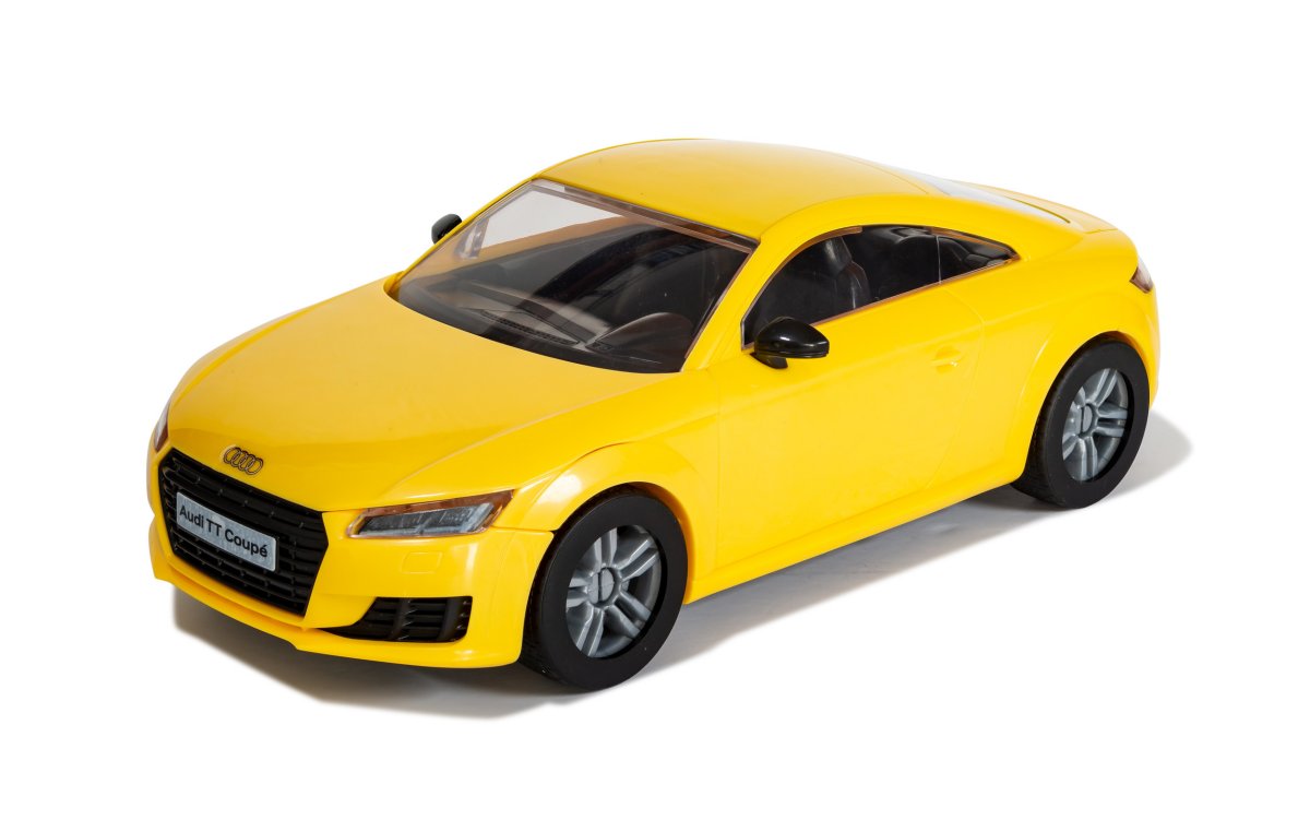 Audi TT Coupe (Quickbuild) [Kit] in Yellow