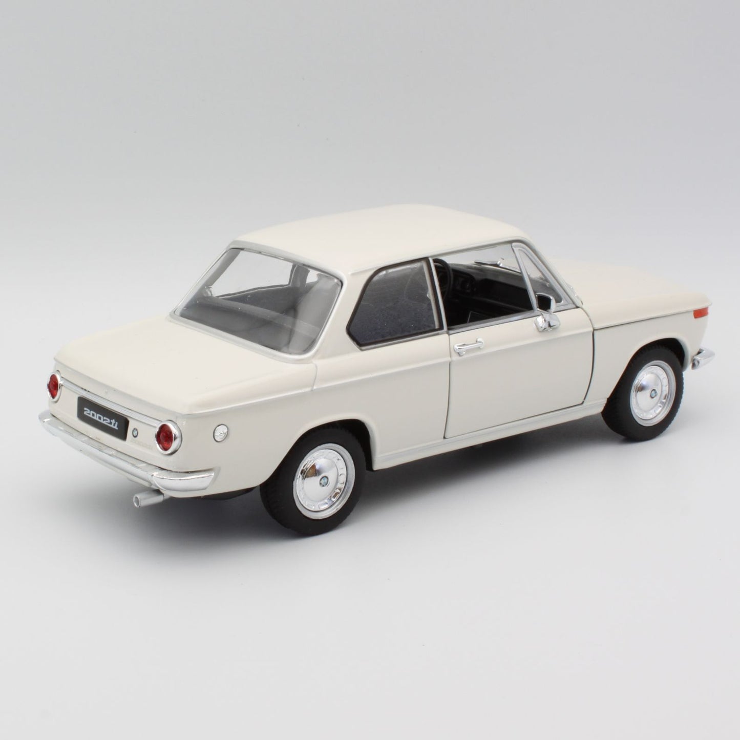 BMW 2002 Ti in cream