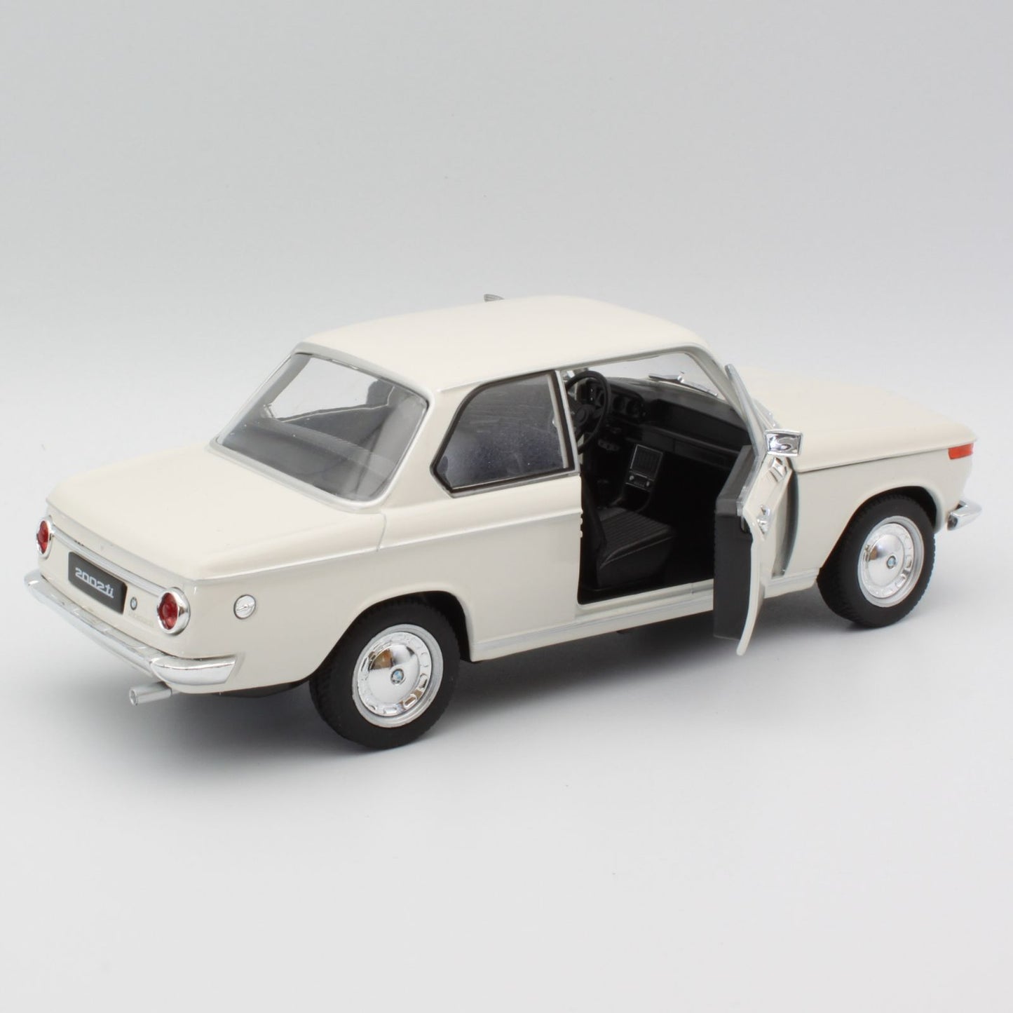 BMW 2002 Ti in cream
