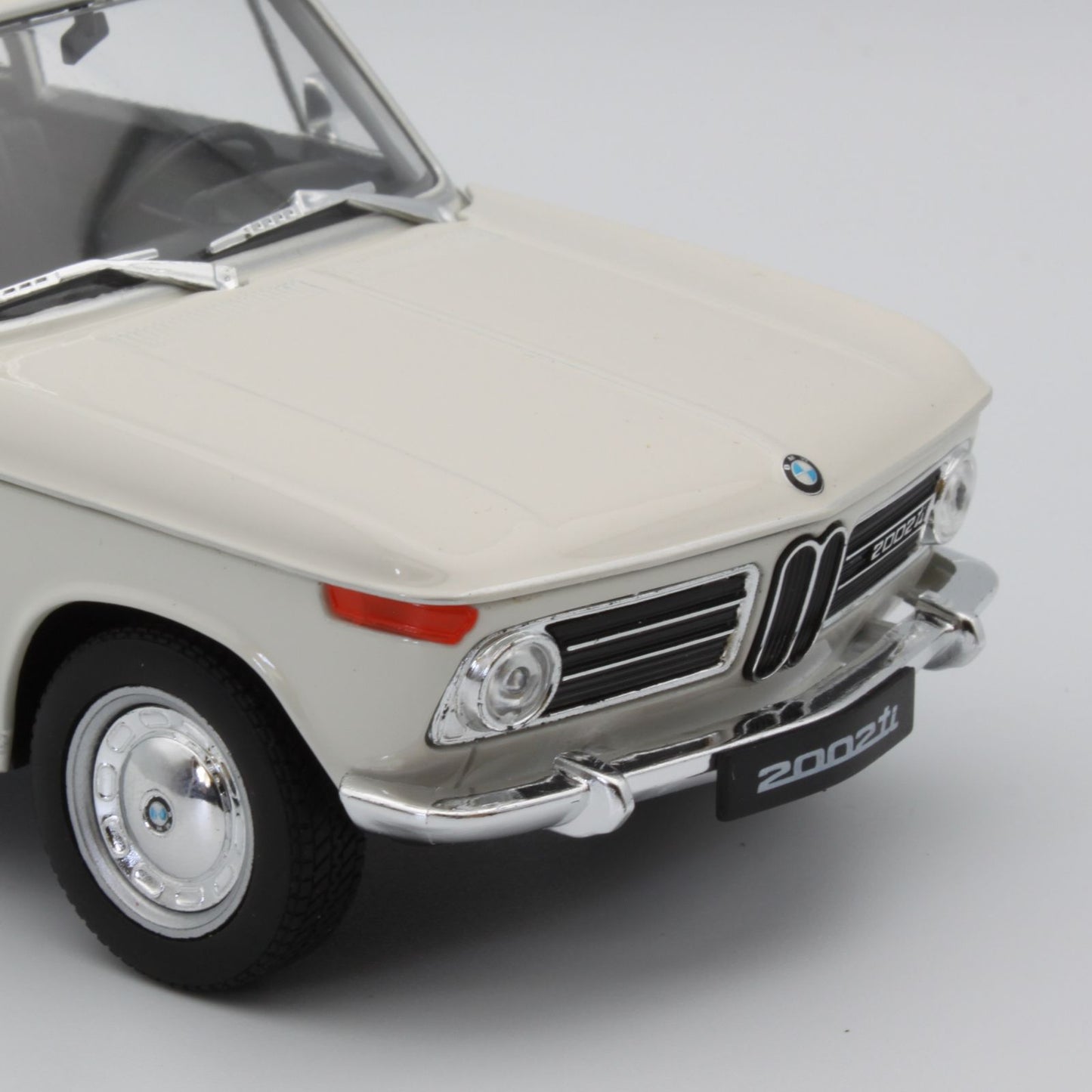BMW 2002 Ti in cream