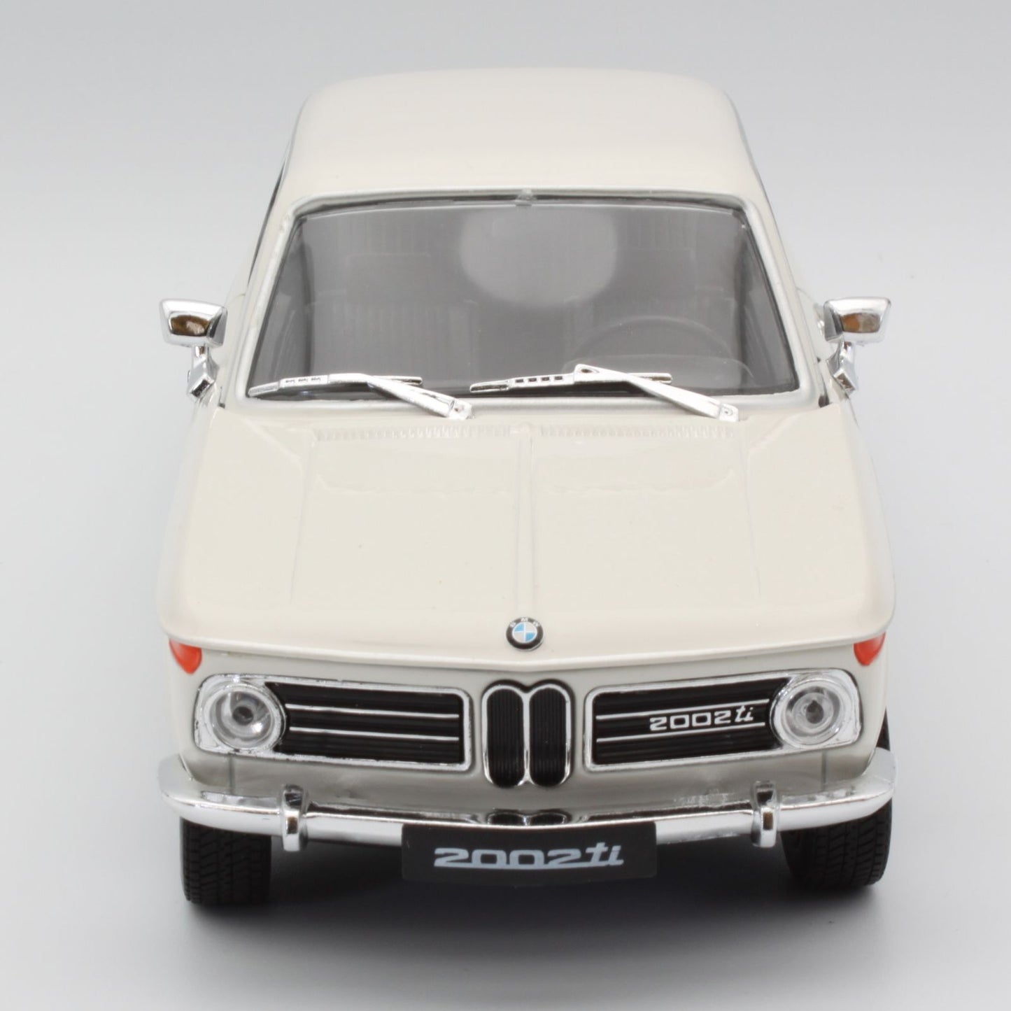 BMW 2002 Ti in cream