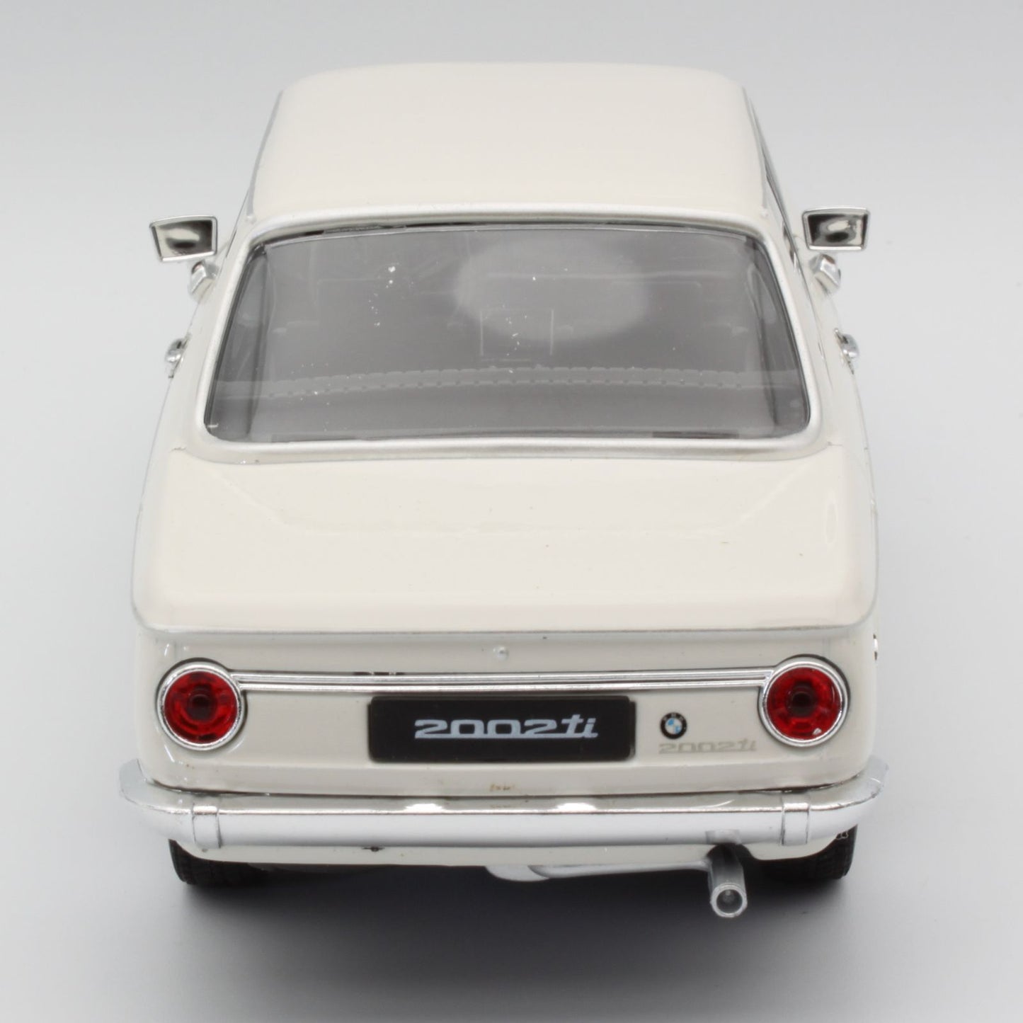 BMW 2002 Ti in cream