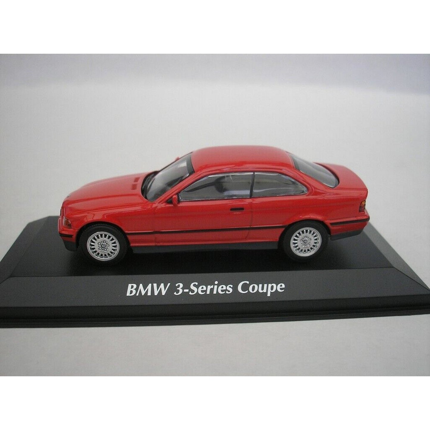 BMW 3 Series Coupe (1992) in Red
