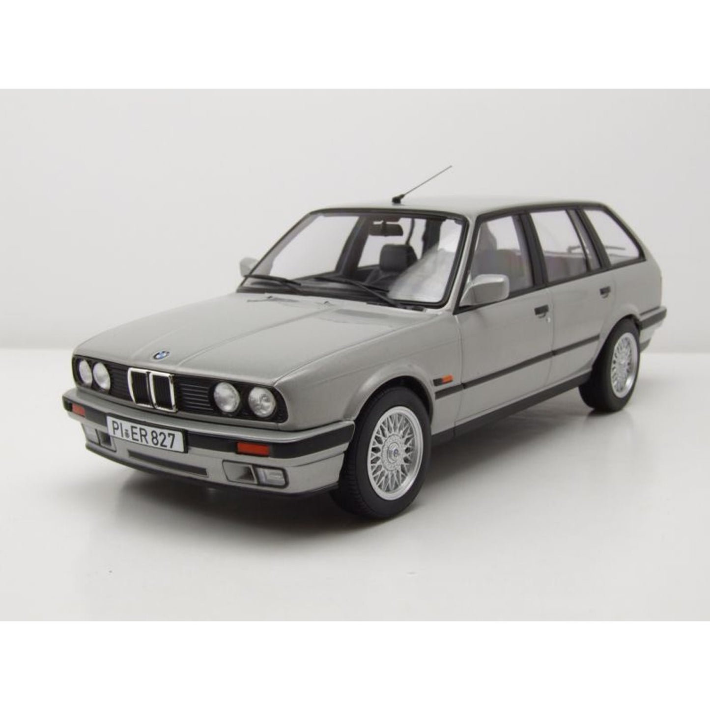 BMW 325i (Touring 1991) in Silver