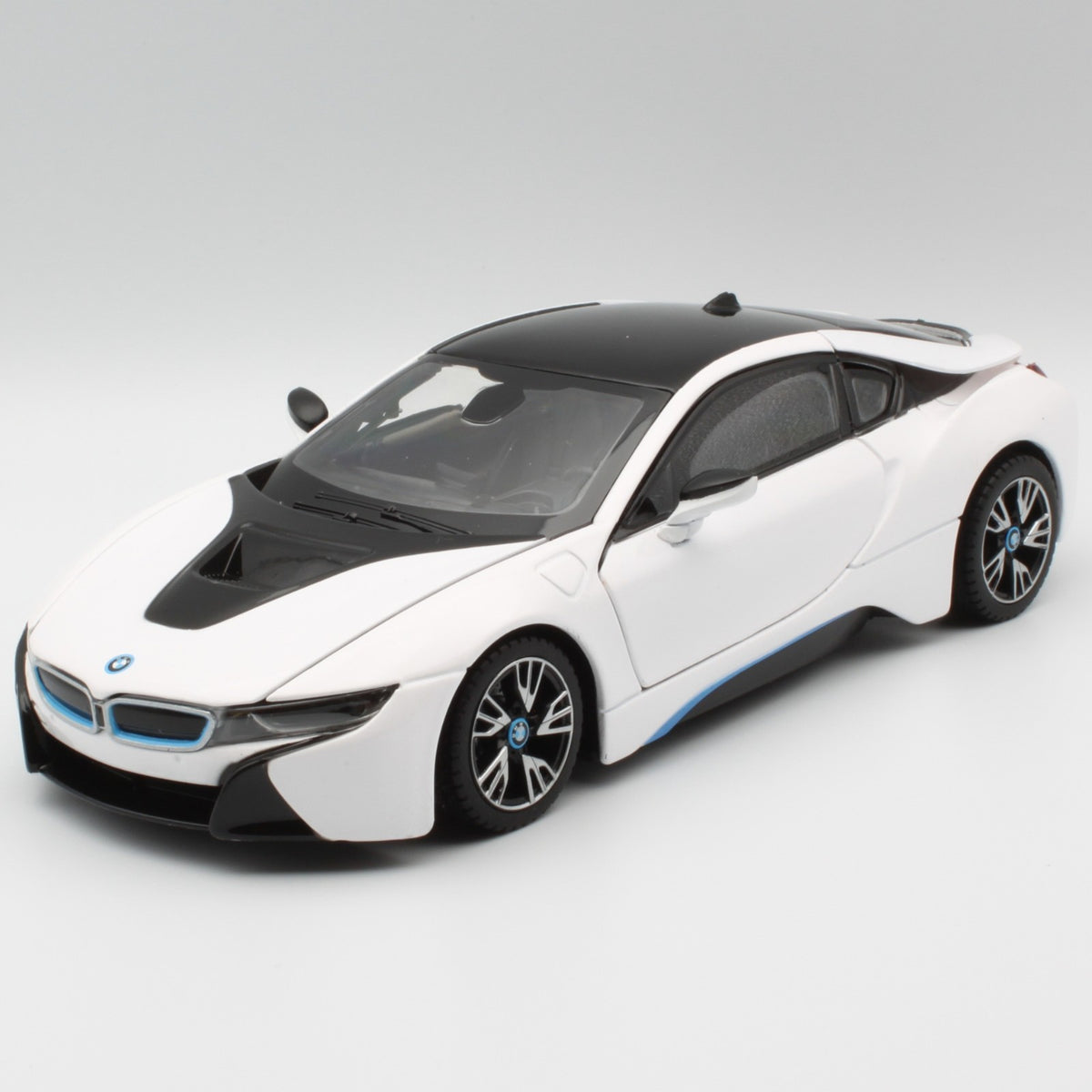 BMW i8 (2015) in white