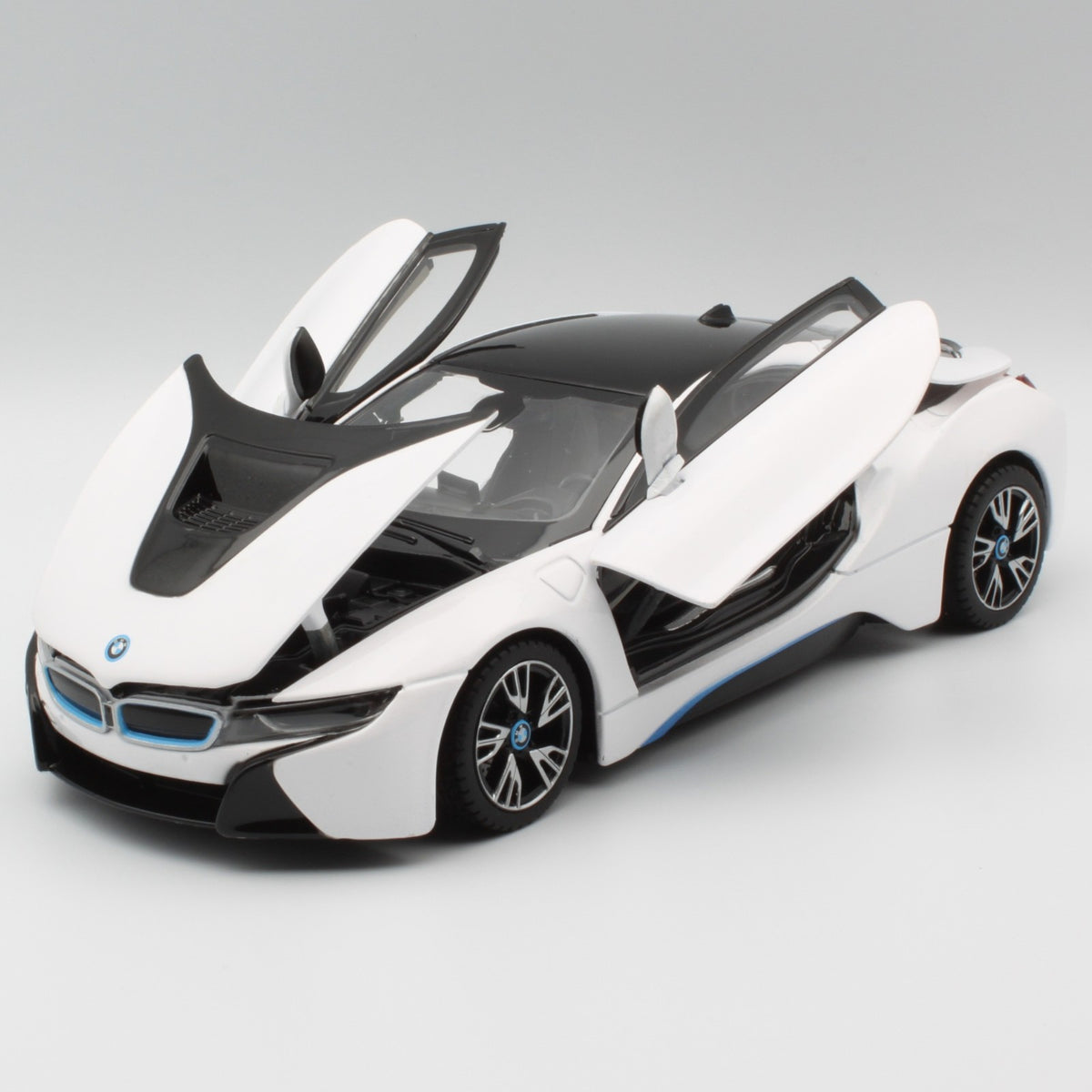 BMW i8 (2015) in white