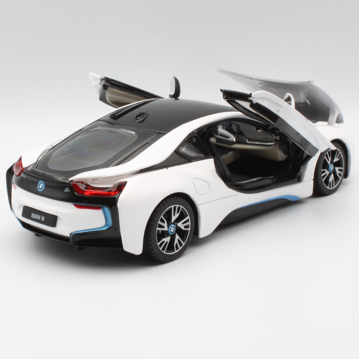 BMW i8 (2015) in white
