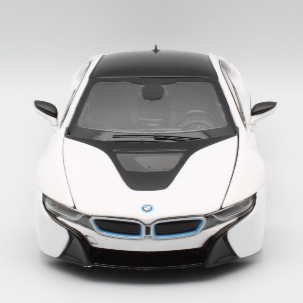 BMW i8 (2015) in white