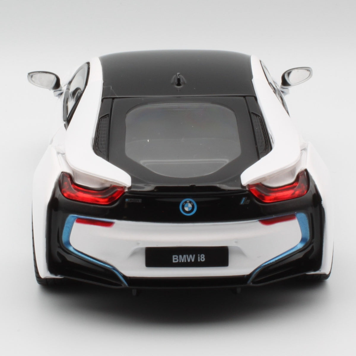 BMW i8 (2015) in white