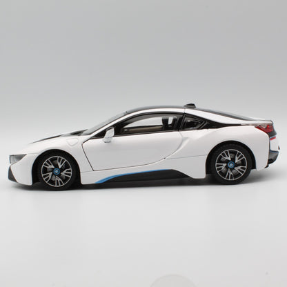 BMW i8 (2015) in white