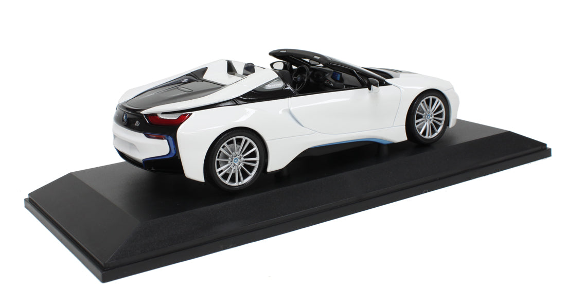 BMW i8 Roadster (2018) in White Metallic