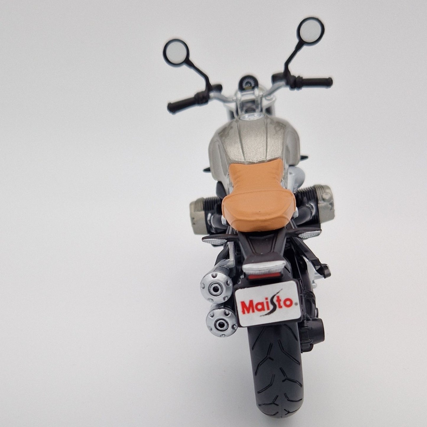 BMW R Nine T Scrambler in Silver