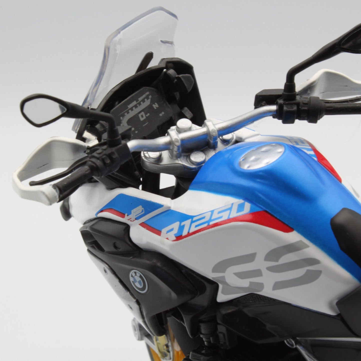 BMW R1250 GS in White/Blue