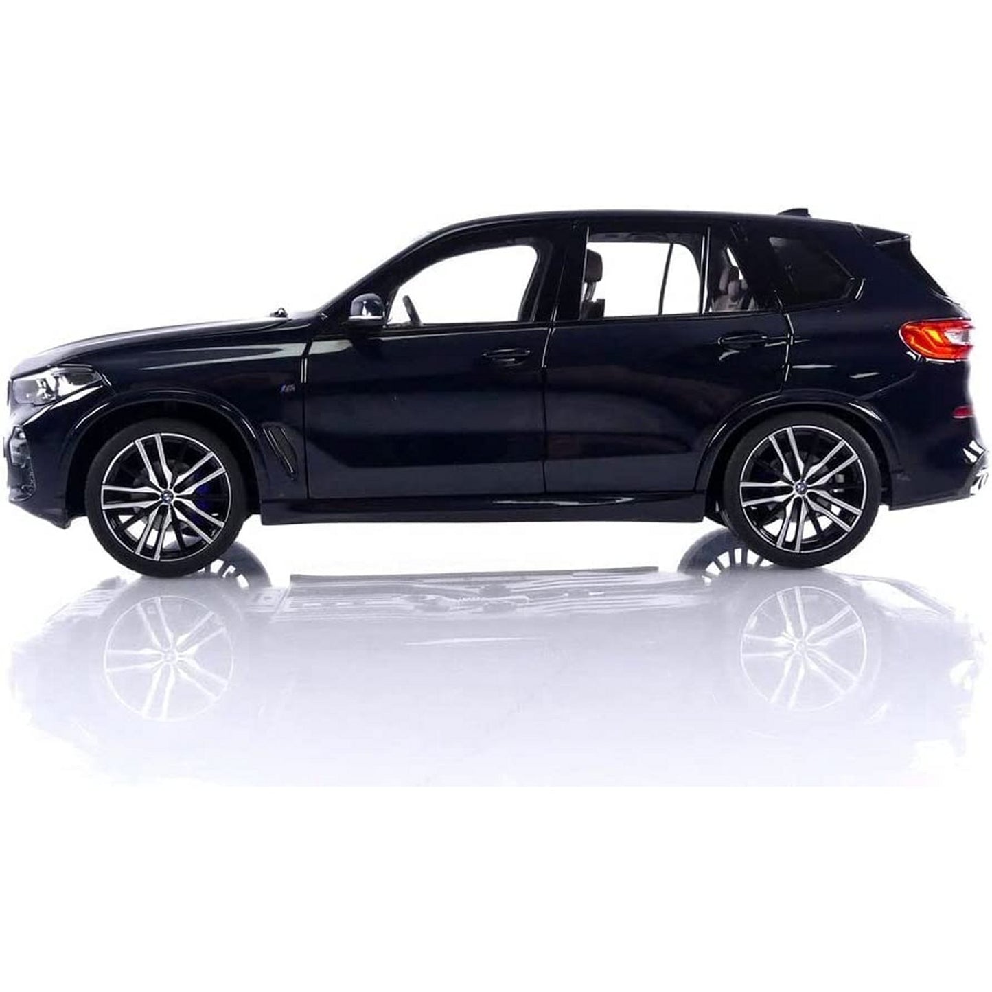 BMW X5 (2019) in Metallic Navy Blue