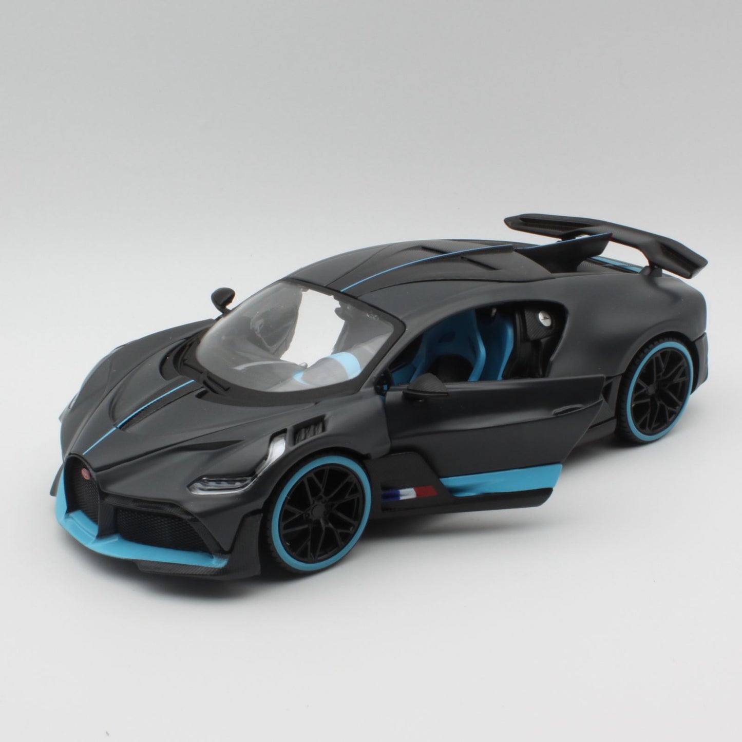 Bugatti Divo in Dark Grey and Blue